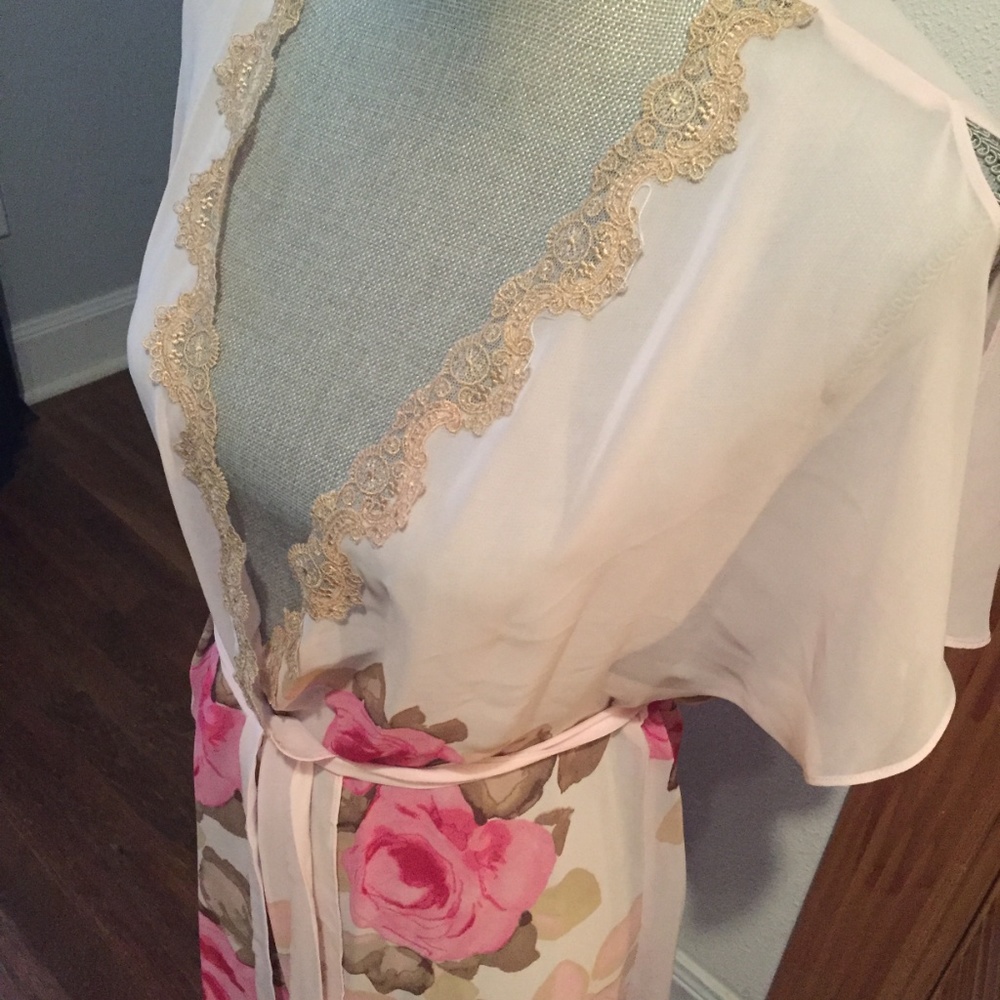 In Bloom Robe - Picture 6 of 16